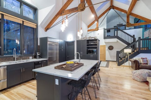 3.0-telluride-polar-queen-kitchen-island