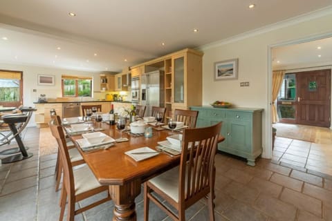 The Summerhouse, Roserrow. Ground floor:  Open-plan dining kitchen