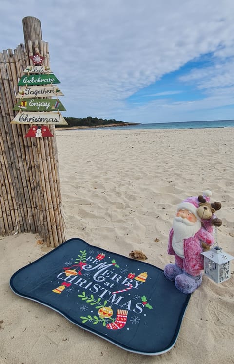 Beach nearby, sun loungers, beach towels