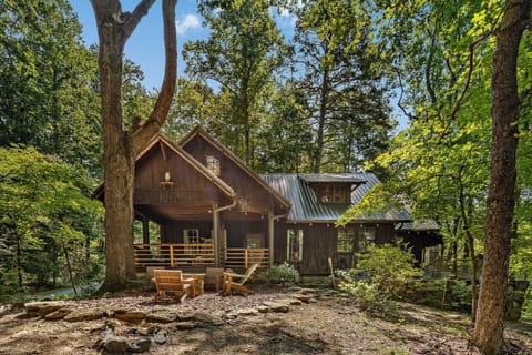 Welcome to Not Johnny's Cabin in LAKE LURE NC. 
Situated in a GORGEOUS WOODED SETTING.