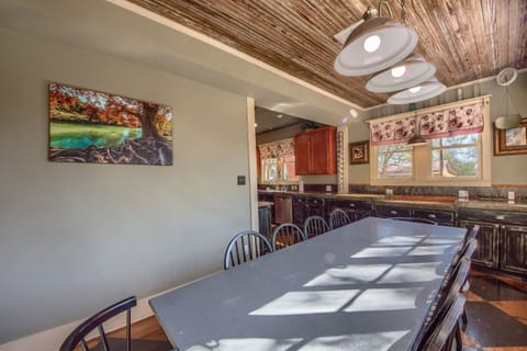 Dining Room Table with seating for 10!