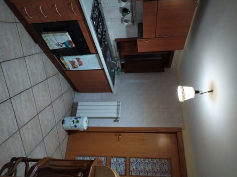 Fridge, oven, stovetop, coffee/tea maker