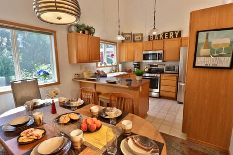 Dining area next to the kitchen