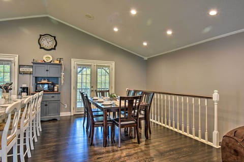 Dining Area | Dishware & Flatware