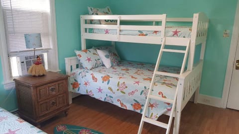 The Aloha room. Pyramid bunk (twin over full) and twin. 