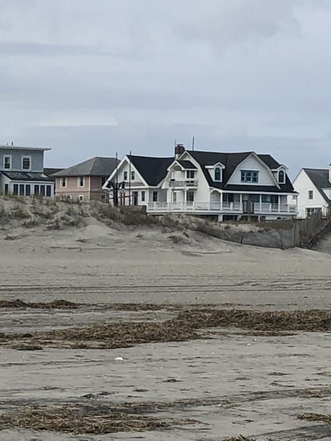 Pink house, 3rd from the Beach and Boardwalk 