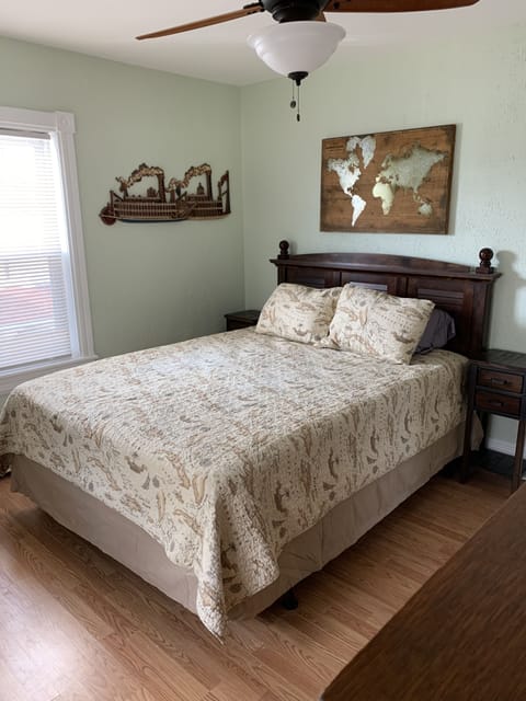 The Map room with Queen bed