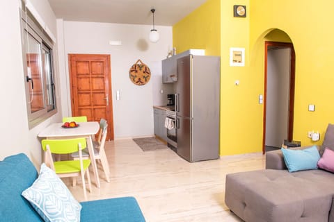 Kitchen and dining table