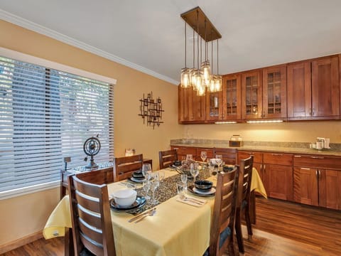 Dining area with large granite breakfast bar and beautiful new wood cabintry
