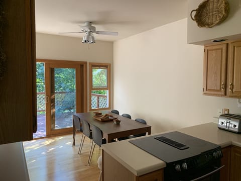 Dining area with expandable table