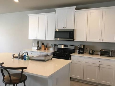 Gas Range, Oven, Microwave, Toaster, Blender, Coffee Maker, Electric Kettle