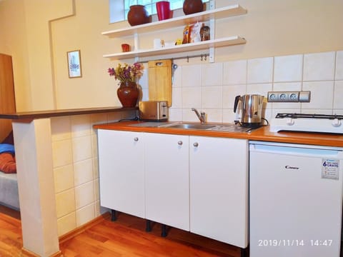 Fridge, stovetop, electric kettle, toaster