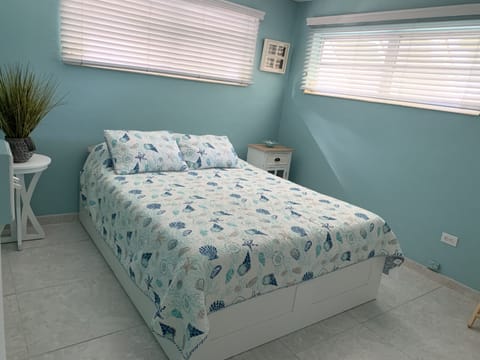 GUEST BEDROOM- QUEEN SIZE BED