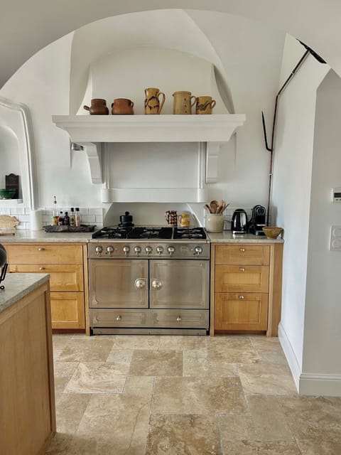 Kitchen oven and cook top