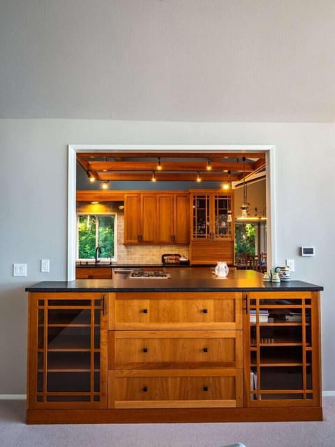 Living Room, pass-through.