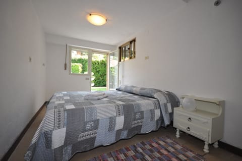 4 bedrooms, in-room safe, iron/ironing board, free WiFi