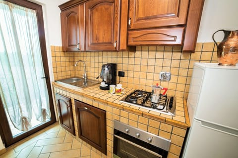 Countertop, Property, Room, Kitchen, Cabinetry, Furniture, Tile, House, Kitchen Stove, Interior Design