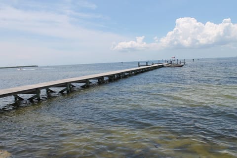 Beach nearby, sun loungers, beach towels