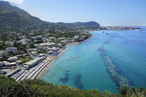 Beach nearby, sun loungers, beach towels