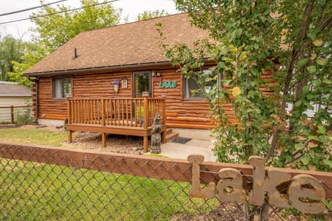 Cozy log cabin lake home ready for you to enjoy!