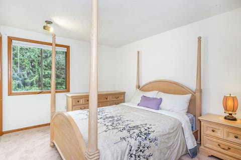 6 bedrooms, iron/ironing board, travel crib, WiFi