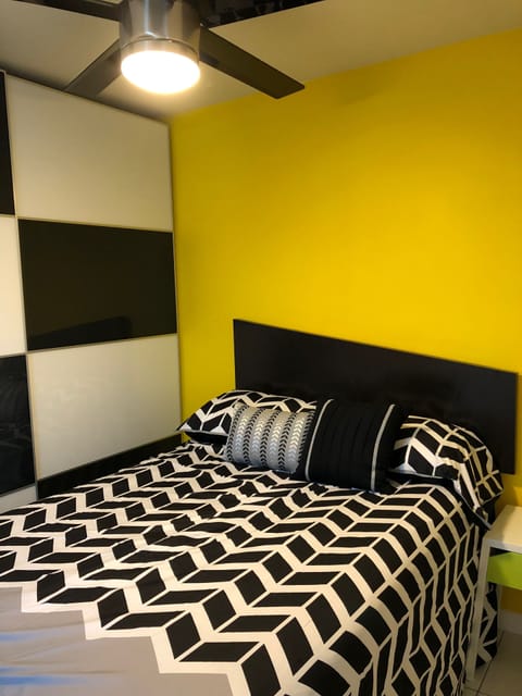 Full / Double bed in bedroom