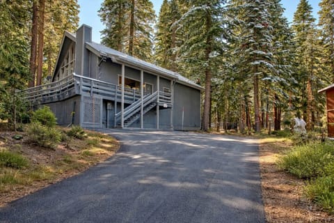 Modern Mountain cabin in North Lake Tahoe, CA — sleeps up to 12 (children under 12 don’t count toward capacity). Centrally located with 5 bedrooms, 3 bathrooms, 7 beds, and a fun game room, central A/C , & amenities for the whole group to enjoy!