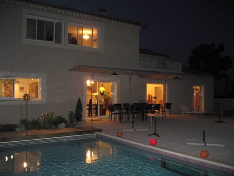 Outdoor pool, an infinity pool