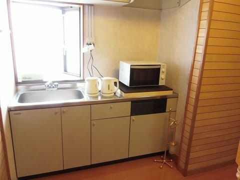 2 floor service section sink / kettle pot / microwave oven