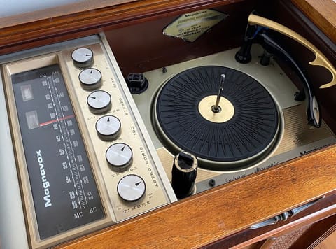 1971 Magnavox Record Player - be nice, it's old