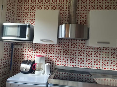 Fridge, microwave, dishwasher, coffee/tea maker