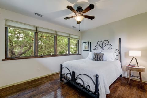 Upstairs bedroom with queen bed.