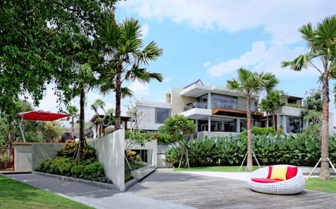Garden and exterior