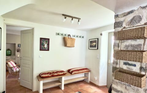 Entrance Hall / Coat hanging