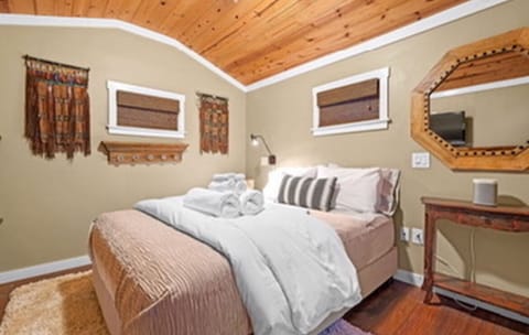 Guest cottage queen bed