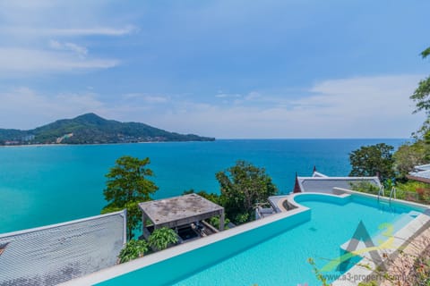 Outdoor pool, an infinity pool