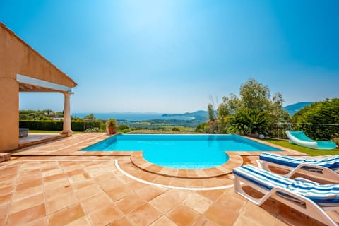 Outdoor pool, an infinity pool