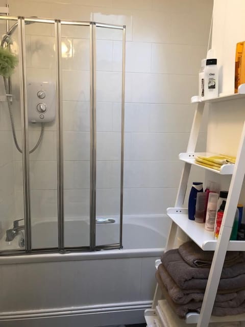 Combined shower/tub, hair dryer, towels, soap