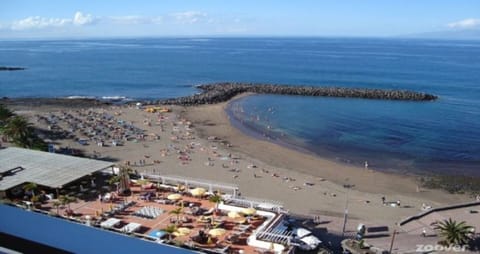 Beach nearby, sun loungers, beach towels