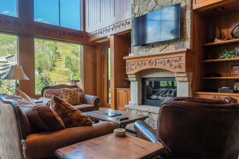 Furniture, Indoors, Living Room, Couch, Screen