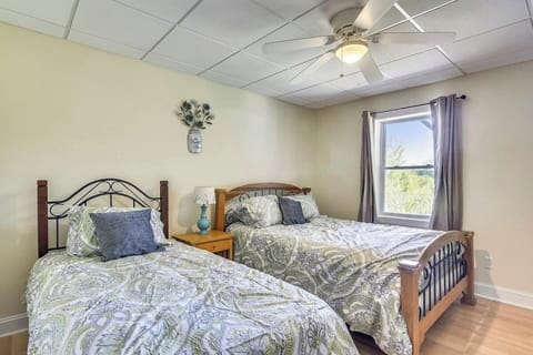 Apartment bedroom. Queen bed. Single bed.