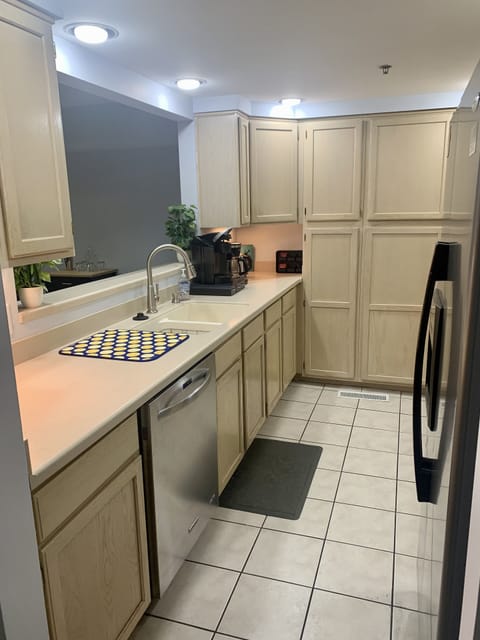 The kitchen is fully equipped! You'll also find coffee, tea, & breakfast fare.