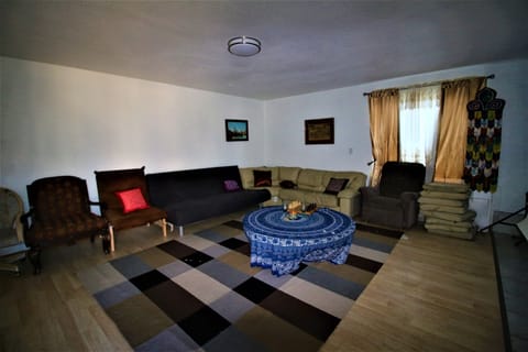 Big room for meetings and conferences with a bedroom and attached bathroom