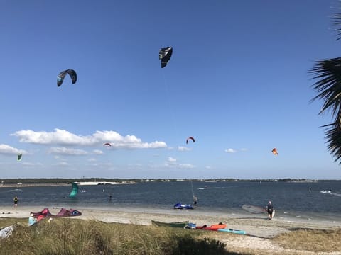 Beach nearby, sun loungers, beach towels