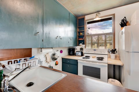 Full size Frigidaire, stove/oven, microwave, coffeemaker, toaster, and more!