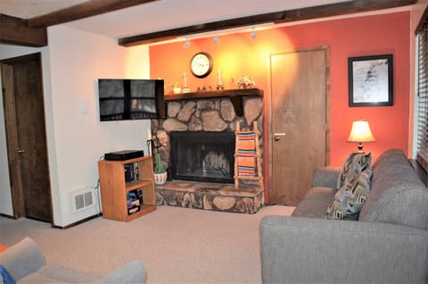 Living area | Smart TV, fireplace