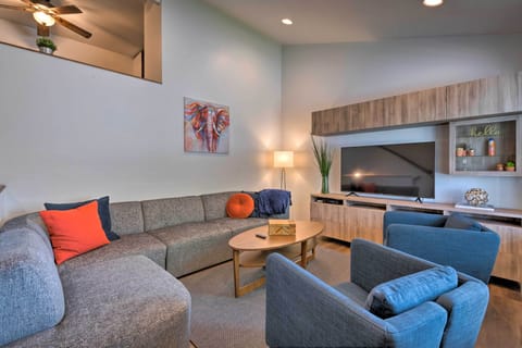 This vacation rental in Sandy, Utah features a well-appointed interior.