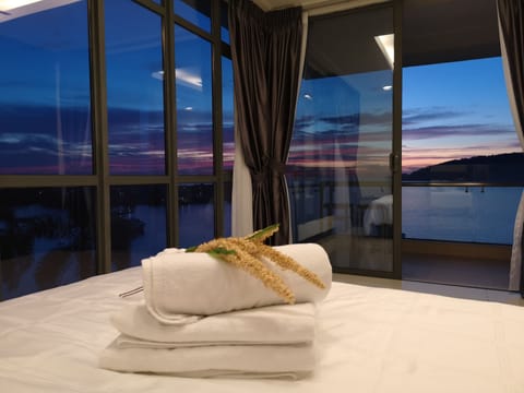 2nd bedroom with seaview