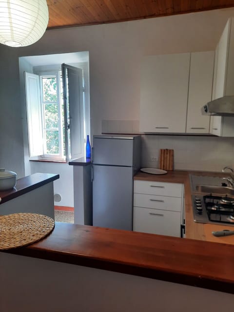 Building, Interior Design, Wood, Shelving, Floor, Shelf, Gas, Comfort, Flooring, Living Room