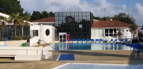 Indoor pool, outdoor pool